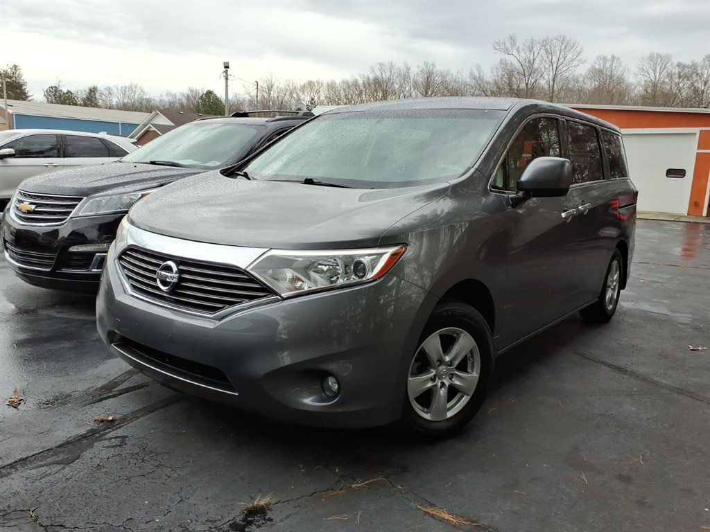 2015 Nissan Quest SV's photo