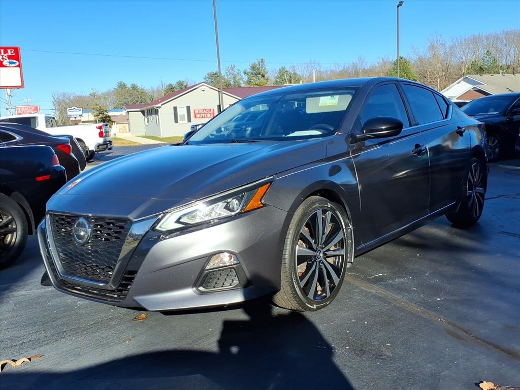 2019 Nissan Altima SR's photo