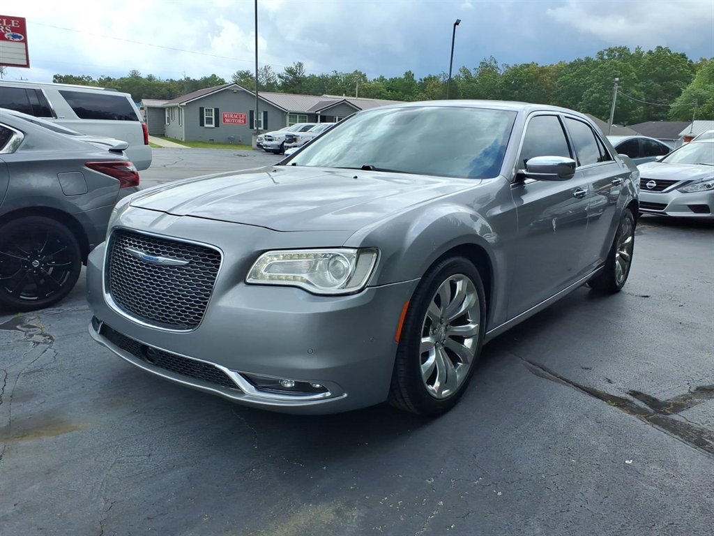 2018 Chrysler 300 Limited's photo