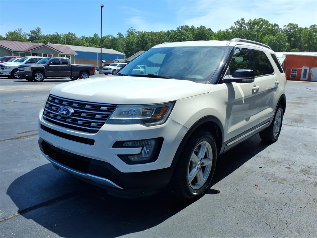 2017 Ford Explorer XLT 4WD's photo